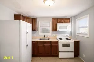 1037 Bement St, Lansing, MI 48912 - Photo 3