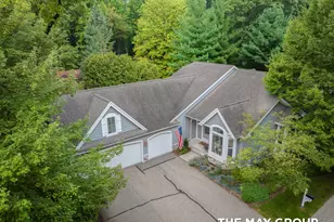 2431 Summit Ridge Dr NE, Grand Rapids, MI 49505 - Photo 1