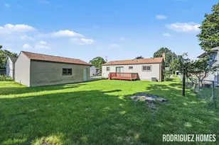1732 Benjamin Ave NE, Grand Rapids, MI 49505 - Photo 25