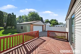1732 Benjamin Ave NE, Grand Rapids, MI 49505 - Photo 23