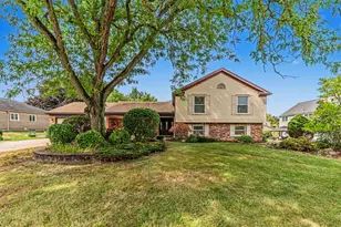 42021 Banbury Ct, Northville, MI 48168 - Photo 3