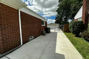 2728 Pinetree Dr, Trenton, MI 48183 - Photo 29