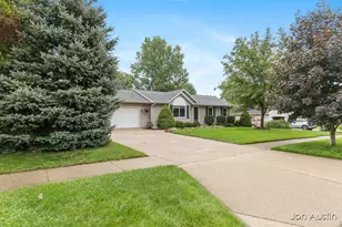 5064 Shinnecock Hills Dr NW, Comstock Park, MI 49321 - Photo 3