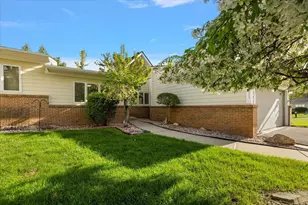 35052 Meadow Ln, Farmington Hills, MI 48335 - Photo 3