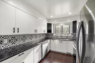 35052 Meadow Ln, Farmington Hills, MI 48335 - Photo 15