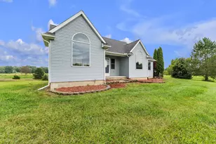 2855 Hayes Rd, Chelsea, MI 48118 - Photo 3
