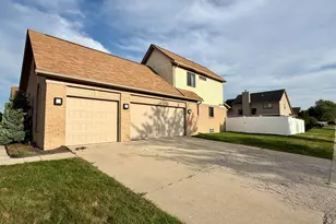 19713 Sexton St, Brownstown, MI 48173 - Photo 3