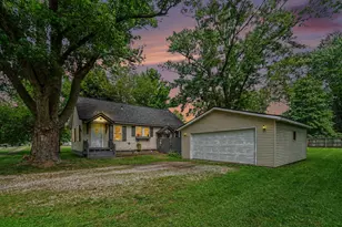 808 S Grant Ave, Three Rivers, MI 49093 - Photo 1