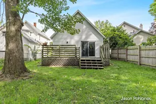 104 Sweet St NE, Grand Rapids, MI 49505 - Photo 19