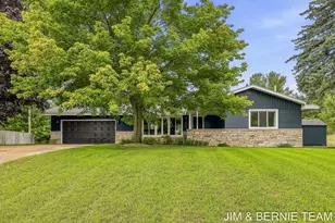 18019 Mohawk Dr, Spring Lake, MI 49456 - Photo 1