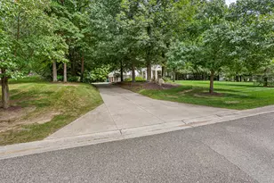 4861 Hidden Hills Cir, Howell, MI 48855 - Photo 3