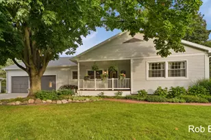 631 Evergreen St, Jenison, MI 49428 - Photo 1