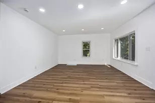 1071 Bristol Ave NW, Grand Rapids, MI 49504 - Photo 9