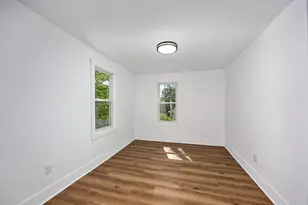 1071 Bristol Ave NW, Grand Rapids, MI 49504 - Photo 11