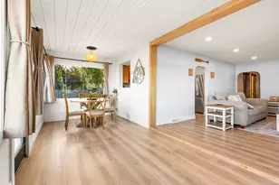 43 W Hickory Rd, Battle Creek, MI 49017 - Photo 5