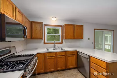 2251 Yorktown Drive SE, Kentwood, MI 49508 - Photo 9