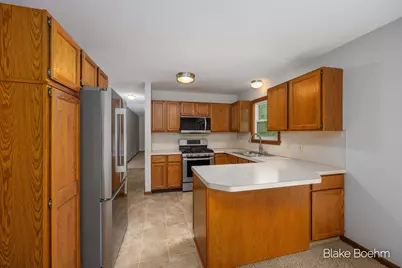 2251 Yorktown Drive SE, Kentwood, MI 49508 - Photo 11