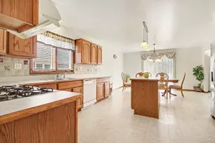 23853 Joey Dr, Brownstown, MI 48134 - Photo 15