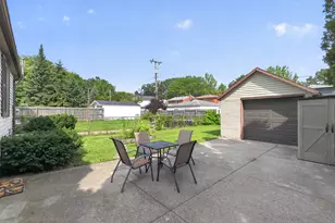 2022 Hampton Rd, Grosse Pointe, MI 48236 - Photo 33