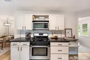 13749 Lakeshore Ave, Grand Haven, MI 49417 - Photo 9