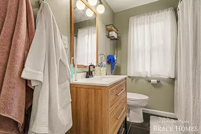 147 E 16th Street, Holland, MI 49423 - Photo 9
