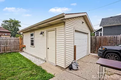 147 E 16th Street, Holland, MI 49423 - Photo 19