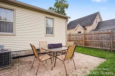 147 E 16th Street, Holland, MI 49423 - Photo 17