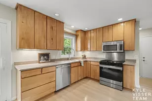 1865 Ridgemoor Dr SE, Grand Rapids, MI 49506 - Photo 5
