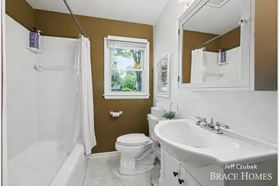 1344 Mayfield Avenue NE, Grand Rapids, MI 49505 - Photo 9