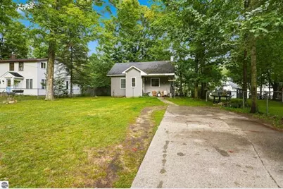 116 Huron Place, Cadillac, MI 49601 - Photo 5