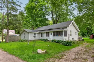 37 Thornapple Lake Rd, Nashville, MI 49073 - Photo 1