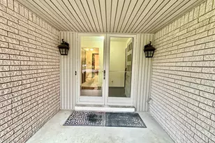 18975 Bainbridge Ave, Livonia, MI 48152 - Photo 3