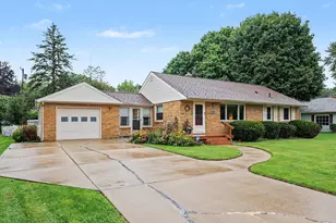 1512 Kensington Dr, Jackson, MI 49203 - Photo 3