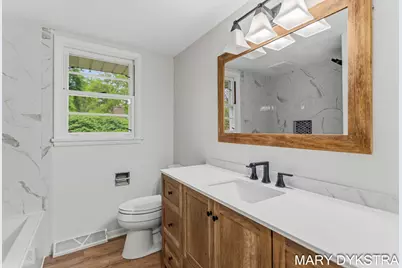 409 W Lakewood Boulevard, Holland, MI 49424 - Photo 5