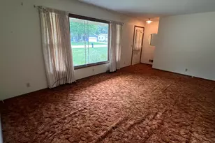 584 Pineview Dr, Holland, MI 49424 - Photo 3