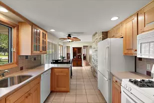 838 S Shore Dr, Holland, MI 49423 - Photo 7
