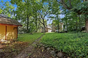 915 Walwood Pl, Kalamazoo, MI 49007 - Photo 23