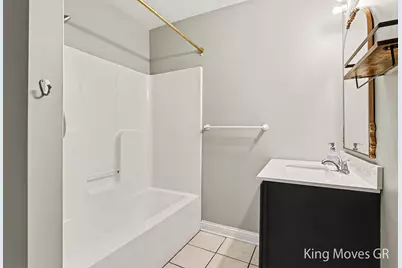 621 Davis Avenue NW, Grand Rapids, MI 49504 - Photo 11