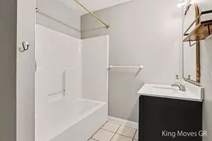 621 Davis Ave NW, Grand Rapids, MI 49504 - Photo 11