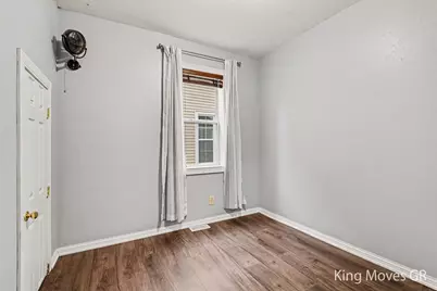 621 Davis Avenue NW, Grand Rapids, MI 49504 - Photo 9