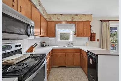 611 Charleston Road, Lansing, MI 48917 - Photo 13