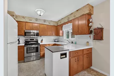 611 Charleston Road, Lansing, MI 48917 - Photo 11