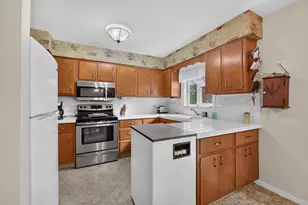 611 Charleston Rd, Lansing, MI 48917 - Photo 11