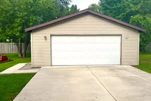 6596 Middleton Dr, Greenville, MI 48838 - Photo 5