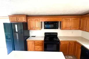 6596 Middleton Dr, Greenville, MI 48838 - Photo 11