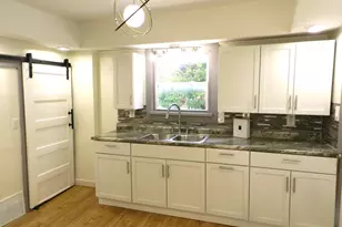 1097 Pearl St, Benton Harbor, MI 49022 - Photo 5