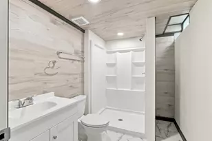 1810 Briarwood Dr, Madison Heights, MI 48071 - Photo 39