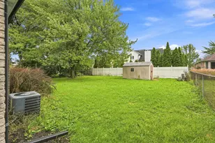 1810 Briarwood Dr, Madison Heights, MI 48071 - Photo 45