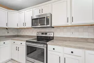 7403 Pine Creek Trail, Waterford, MI 48327 - Photo 9