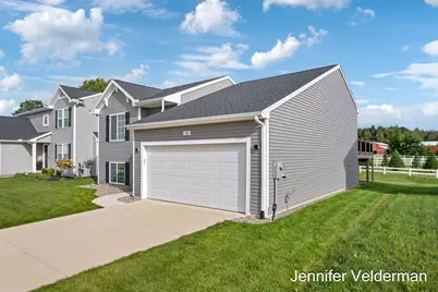 331 N Tannenbaum Trail, Cedar Springs, MI 49319 - Photo 3